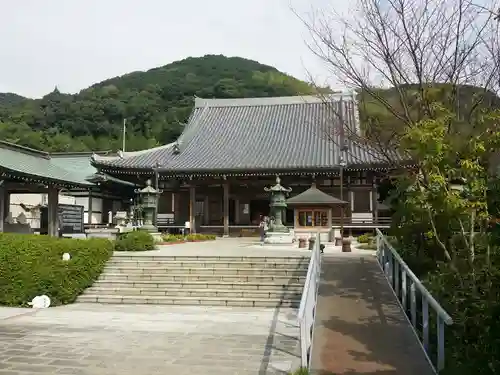 八浄寺の本殿・本堂