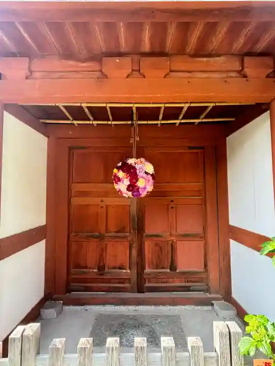 岡寺(龍蓋寺)の{uncategorized: "未分類", other: "その他", undefined: "問題あり", building: "その他建物", grave: "お墓", sacred_gate: "鳥居", guardian: "狛犬", statue: "像", buddha: "仏像", history: "歴史", nature: "自然", garden: "庭園", animal: "動物", pagoda: "塔", temizu: "手水舎", mountain_gate: "山門・神門", sanctuary: "本殿・本堂", subordinate: "末社・摂社", art: "芸術", scenery: "景色", jizo: "地蔵", ema: "絵馬", goshuin: "御朱印", omikuji: "おみくじ", items: "授与品その他", amulet: "お守り", goshuincho: "御朱印帳", eats: "食事", festival: "お祭り", votive_dance: "神楽", shichigosan: "七五三参", wedding: "結婚式", experience: "体験その他", initially: "初詣", around: "周辺", anti_infection: "感染症対策"}