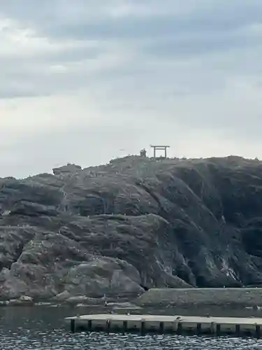 日御碕神社の{uncategorized: "未分類", other: "その他", undefined: "問題あり", building: "その他建物", grave: "お墓", sacred_gate: "鳥居", guardian: "狛犬", statue: "像", buddha: "仏像", history: "歴史", nature: "自然", garden: "庭園", animal: "動物", pagoda: "塔", temizu: "手水舎", mountain_gate: "山門・神門", sanctuary: "本殿・本堂", subordinate: "末社・摂社", art: "芸術", scenery: "景色", jizo: "地蔵", ema: "絵馬", goshuin: "御朱印", omikuji: "おみくじ", items: "授与品その他", amulet: "お守り", goshuincho: "御朱印帳", eats: "食事", festival: "お祭り", votive_dance: "神楽", shichigosan: "七五三参", wedding: "結婚式", experience: "体験その他", initially: "初詣", around: "周辺", anti_infection: "感染症対策"}