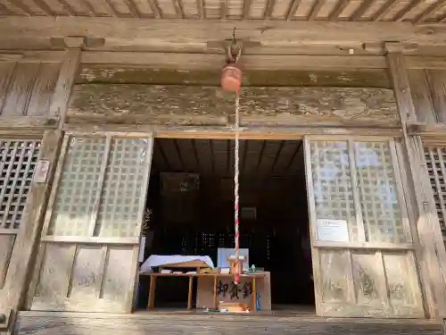 雷神社の{uncategorized: "未分類", other: "その他", undefined: "問題あり", building: "その他建物", grave: "お墓", sacred_gate: "鳥居", guardian: "狛犬", statue: "像", buddha: "仏像", history: "歴史", nature: "自然", garden: "庭園", animal: "動物", pagoda: "塔", temizu: "手水舎", mountain_gate: "山門・神門", sanctuary: "本殿・本堂", subordinate: "末社・摂社", art: "芸術", scenery: "景色", jizo: "地蔵", ema: "絵馬", goshuin: "御朱印", omikuji: "おみくじ", items: "授与品その他", amulet: "お守り", goshuincho: "御朱印帳", eats: "食事", festival: "お祭り", votive_dance: "神楽", shichigosan: "七五三参", wedding: "結婚式", experience: "体験その他", initially: "初詣", around: "周辺", anti_infection: "感染症対策"}