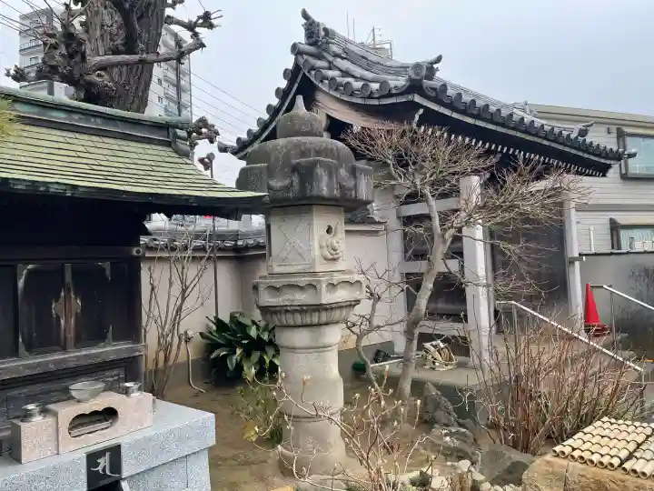 観音寺の{uncategorized: "未分類", other: "その他", undefined: "問題あり", building: "その他建物", grave: "お墓", sacred_gate: "鳥居", guardian: "狛犬", statue: "像", buddha: "仏像", history: "歴史", nature: "自然", garden: "庭園", animal: "動物", pagoda: "塔", temizu: "手水舎", mountain_gate: "山門・神門", sanctuary: "本殿・本堂", subordinate: "末社・摂社", art: "芸術", scenery: "景色", jizo: "地蔵", ema: "絵馬", goshuin: "御朱印", omikuji: "おみくじ", items: "授与品その他", amulet: "お守り", goshuincho: "御朱印帳", eats: "食事", festival: "お祭り", votive_dance: "神楽", shichigosan: "七五三参", wedding: "結婚式", experience: "体験その他", initially: "初詣", around: "周辺", anti_infection: "感染症対策"}