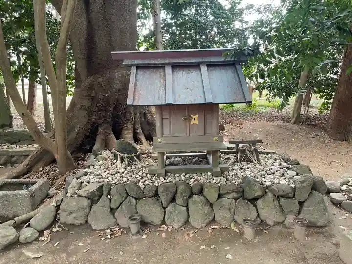 上長屋神社の{uncategorized: "未分類", other: "その他", undefined: "問題あり", building: "その他建物", grave: "お墓", sacred_gate: "鳥居", guardian: "狛犬", statue: "像", buddha: "仏像", history: "歴史", nature: "自然", garden: "庭園", animal: "動物", pagoda: "塔", temizu: "手水舎", mountain_gate: "山門・神門", sanctuary: "本殿・本堂", subordinate: "末社・摂社", art: "芸術", scenery: "景色", jizo: "地蔵", ema: "絵馬", goshuin: "御朱印", omikuji: "おみくじ", items: "授与品その他", amulet: "お守り", goshuincho: "御朱印帳", eats: "食事", festival: "お祭り", votive_dance: "神楽", shichigosan: "七五三参", wedding: "結婚式", experience: "体験その他", initially: "初詣", around: "周辺", anti_infection: "感染症対策"}