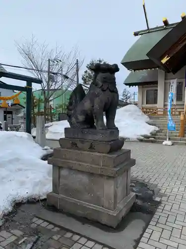 烈々布神社の狛犬