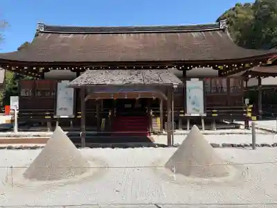 加茂別雷神社の{uncategorized: "未分類", other: "その他", undefined: "問題あり", building: "その他建物", grave: "お墓", sacred_gate: "鳥居", guardian: "狛犬", statue: "像", buddha: "仏像", history: "歴史", nature: "自然", garden: "庭園", animal: "動物", pagoda: "塔", temizu: "手水舎", mountain_gate: "山門・神門", sanctuary: "本殿・本堂", subordinate: "末社・摂社", art: "芸術", scenery: "景色", jizo: "地蔵", ema: "絵馬", goshuin: "御朱印", omikuji: "おみくじ", items: "授与品その他", amulet: "お守り", goshuincho: "御朱印帳", eats: "食事", festival: "お祭り", votive_dance: "神楽", shichigosan: "七五三参", wedding: "結婚式", experience: "体験その他", initially: "初詣", around: "周辺", anti_infection: "感染症対策"}