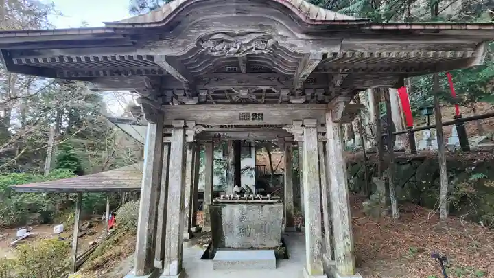 赤井嶽薬師 常福寺の手水舎
