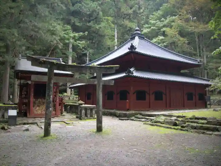 輪王寺の鳥居