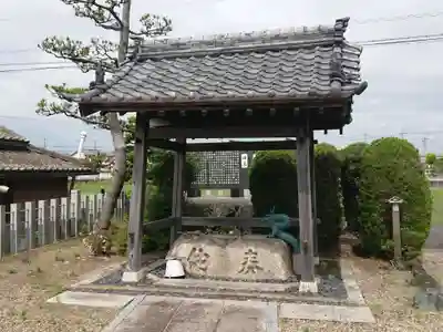 神明神社の手水舎