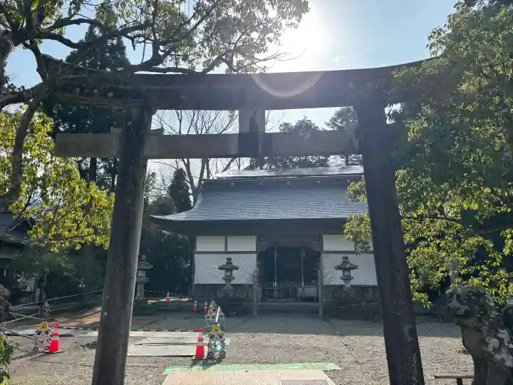 宇良神社(浦嶋神社)の{uncategorized: "未分類", other: "その他", undefined: "問題あり", building: "その他建物", grave: "お墓", sacred_gate: "鳥居", guardian: "狛犬", statue: "像", buddha: "仏像", history: "歴史", nature: "自然", garden: "庭園", animal: "動物", pagoda: "塔", temizu: "手水舎", mountain_gate: "山門・神門", sanctuary: "本殿・本堂", subordinate: "末社・摂社", art: "芸術", scenery: "景色", jizo: "地蔵", ema: "絵馬", goshuin: "御朱印", omikuji: "おみくじ", items: "授与品その他", amulet: "お守り", goshuincho: "御朱印帳", eats: "食事", festival: "お祭り", votive_dance: "神楽", shichigosan: "七五三参", wedding: "結婚式", experience: "体験その他", initially: "初詣", around: "周辺", anti_infection: "感染症対策"}