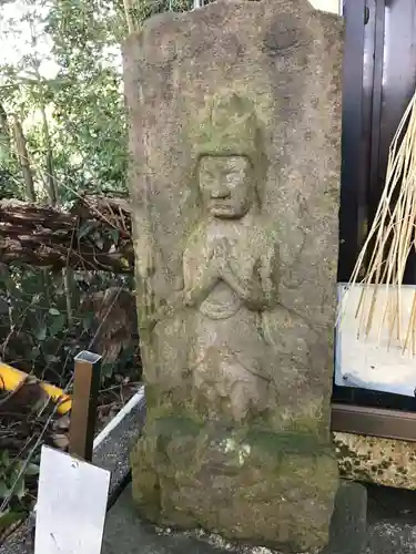 三股村道祖神社の仏像