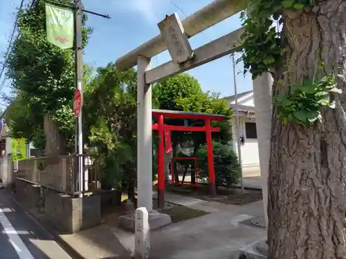 小松翁稲荷神社の鳥居