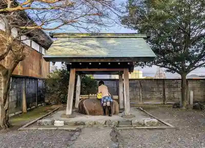 神明社の手水舎