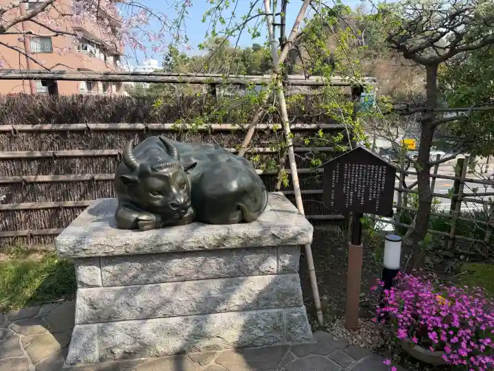 泥牛庵の{uncategorized: "未分類", other: "その他", undefined: "問題あり", building: "その他建物", grave: "お墓", sacred_gate: "鳥居", guardian: "狛犬", statue: "像", buddha: "仏像", history: "歴史", nature: "自然", garden: "庭園", animal: "動物", pagoda: "塔", temizu: "手水舎", mountain_gate: "山門・神門", sanctuary: "本殿・本堂", subordinate: "末社・摂社", art: "芸術", scenery: "景色", jizo: "地蔵", ema: "絵馬", goshuin: "御朱印", omikuji: "おみくじ", items: "授与品その他", amulet: "お守り", goshuincho: "御朱印帳", eats: "食事", festival: "お祭り", votive_dance: "神楽", shichigosan: "七五三参", wedding: "結婚式", experience: "体験その他", initially: "初詣", around: "周辺", anti_infection: "感染症対策"}