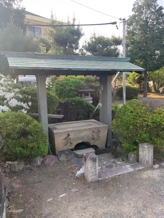 唐臼神社(唐臼町)の手水舎