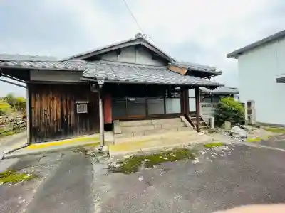 浄専寺の{uncategorized: "未分類", other: "その他", undefined: "問題あり", building: "その他建物", grave: "お墓", sacred_gate: "鳥居", guardian: "狛犬", statue: "像", buddha: "仏像", history: "歴史", nature: "自然", garden: "庭園", animal: "動物", pagoda: "塔", temizu: "手水舎", mountain_gate: "山門・神門", sanctuary: "本殿・本堂", subordinate: "末社・摂社", art: "芸術", scenery: "景色", jizo: "地蔵", ema: "絵馬", goshuin: "御朱印", omikuji: "おみくじ", items: "授与品その他", amulet: "お守り", goshuincho: "御朱印帳", eats: "食事", festival: "お祭り", votive_dance: "神楽", shichigosan: "七五三参", wedding: "結婚式", experience: "体験その他", initially: "初詣", around: "周辺", anti_infection: "感染症対策"}