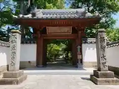 昌光律寺の山門