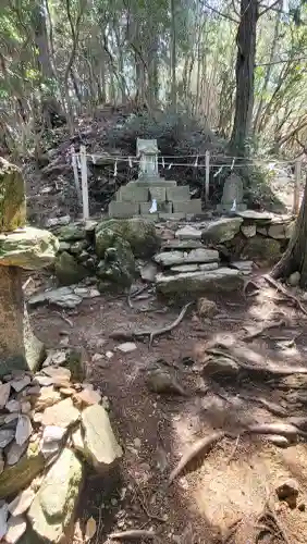 御岩神社の{uncategorized: "未分類", other: "その他", undefined: "問題あり", building: "その他建物", grave: "お墓", sacred_gate: "鳥居", guardian: "狛犬", statue: "像", buddha: "仏像", history: "歴史", nature: "自然", garden: "庭園", animal: "動物", pagoda: "塔", temizu: "手水舎", mountain_gate: "山門・神門", sanctuary: "本殿・本堂", subordinate: "末社・摂社", art: "芸術", scenery: "景色", jizo: "地蔵", ema: "絵馬", goshuin: "御朱印", omikuji: "おみくじ", items: "授与品その他", amulet: "お守り", goshuincho: "御朱印帳", eats: "食事", festival: "お祭り", votive_dance: "神楽", shichigosan: "七五三参", wedding: "結婚式", experience: "体験その他", initially: "初詣", around: "周辺", anti_infection: "感染症対策"}