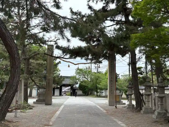 道明寺天満宮の{uncategorized: "未分類", other: "その他", undefined: "問題あり", building: "その他建物", grave: "お墓", sacred_gate: "鳥居", guardian: "狛犬", statue: "像", buddha: "仏像", history: "歴史", nature: "自然", garden: "庭園", animal: "動物", pagoda: "塔", temizu: "手水舎", mountain_gate: "山門・神門", sanctuary: "本殿・本堂", subordinate: "末社・摂社", art: "芸術", scenery: "景色", jizo: "地蔵", ema: "絵馬", goshuin: "御朱印", omikuji: "おみくじ", items: "授与品その他", amulet: "お守り", goshuincho: "御朱印帳", eats: "食事", festival: "お祭り", votive_dance: "神楽", shichigosan: "七五三参", wedding: "結婚式", experience: "体験その他", initially: "初詣", around: "周辺", anti_infection: "感染症対策"}