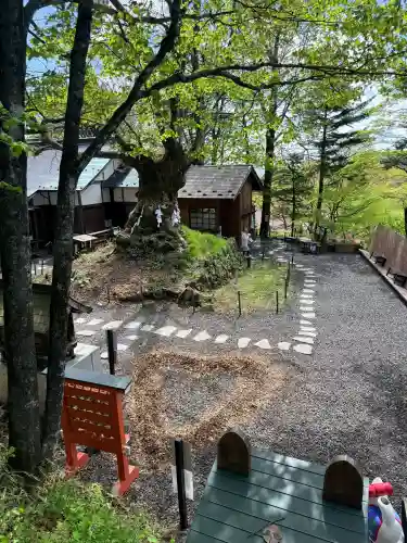 熊野皇大神社の{uncategorized: "未分類", other: "その他", undefined: "問題あり", building: "その他建物", grave: "お墓", sacred_gate: "鳥居", guardian: "狛犬", statue: "像", buddha: "仏像", history: "歴史", nature: "自然", garden: "庭園", animal: "動物", pagoda: "塔", temizu: "手水舎", mountain_gate: "山門・神門", sanctuary: "本殿・本堂", subordinate: "末社・摂社", art: "芸術", scenery: "景色", jizo: "地蔵", ema: "絵馬", goshuin: "御朱印", omikuji: "おみくじ", items: "授与品その他", amulet: "お守り", goshuincho: "御朱印帳", eats: "食事", festival: "お祭り", votive_dance: "神楽", shichigosan: "七五三参", wedding: "結婚式", experience: "体験その他", initially: "初詣", around: "周辺", anti_infection: "感染症対策"}