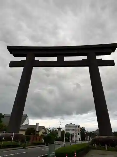 大神神社の{uncategorized: "未分類", other: "その他", undefined: "問題あり", building: "その他建物", grave: "お墓", sacred_gate: "鳥居", guardian: "狛犬", statue: "像", buddha: "仏像", history: "歴史", nature: "自然", garden: "庭園", animal: "動物", pagoda: "塔", temizu: "手水舎", mountain_gate: "山門・神門", sanctuary: "本殿・本堂", subordinate: "末社・摂社", art: "芸術", scenery: "景色", jizo: "地蔵", ema: "絵馬", goshuin: "御朱印", omikuji: "おみくじ", items: "授与品その他", amulet: "お守り", goshuincho: "御朱印帳", eats: "食事", festival: "お祭り", votive_dance: "神楽", shichigosan: "七五三参", wedding: "結婚式", experience: "体験その他", initially: "初詣", around: "周辺", anti_infection: "感染症対策"}