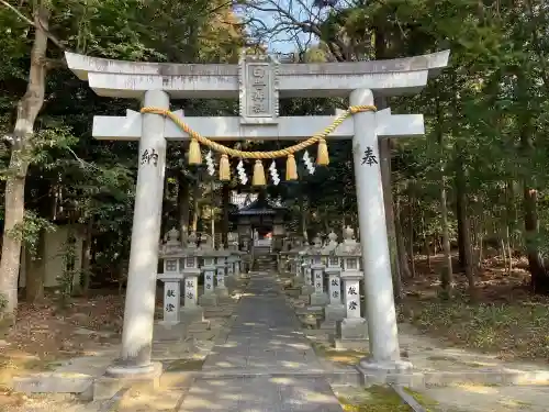 日吉神社の{uncategorized: "未分類", other: "その他", undefined: "問題あり", building: "その他建物", grave: "お墓", sacred_gate: "鳥居", guardian: "狛犬", statue: "像", buddha: "仏像", history: "歴史", nature: "自然", garden: "庭園", animal: "動物", pagoda: "塔", temizu: "手水舎", mountain_gate: "山門・神門", sanctuary: "本殿・本堂", subordinate: "末社・摂社", art: "芸術", scenery: "景色", jizo: "地蔵", ema: "絵馬", goshuin: "御朱印", omikuji: "おみくじ", items: "授与品その他", amulet: "お守り", goshuincho: "御朱印帳", eats: "食事", festival: "お祭り", votive_dance: "神楽", shichigosan: "七五三参", wedding: "結婚式", experience: "体験その他", initially: "初詣", around: "周辺", anti_infection: "感染症対策"}