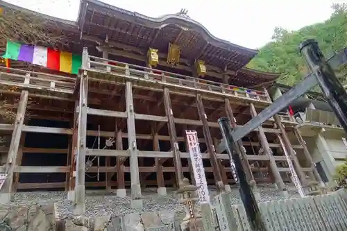 狸谷山不動院の本殿・本堂