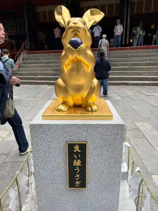 日光二荒山神社の{uncategorized: "未分類", other: "その他", undefined: "問題あり", building: "その他建物", grave: "お墓", sacred_gate: "鳥居", guardian: "狛犬", statue: "像", buddha: "仏像", history: "歴史", nature: "自然", garden: "庭園", animal: "動物", pagoda: "塔", temizu: "手水舎", mountain_gate: "山門・神門", sanctuary: "本殿・本堂", subordinate: "末社・摂社", art: "芸術", scenery: "景色", jizo: "地蔵", ema: "絵馬", goshuin: "御朱印", omikuji: "おみくじ", items: "授与品その他", amulet: "お守り", goshuincho: "御朱印帳", eats: "食事", festival: "お祭り", votive_dance: "神楽", shichigosan: "七五三参", wedding: "結婚式", experience: "体験その他", initially: "初詣", around: "周辺", anti_infection: "感染症対策"}