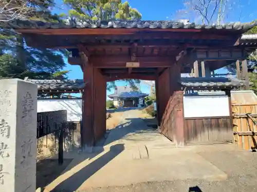 佛修山南光寺の山門