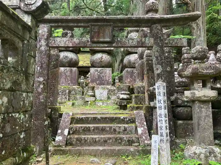 高野山金剛峯寺奥の院(和歌山県)
