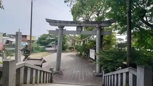 上地八幡宮の鳥居