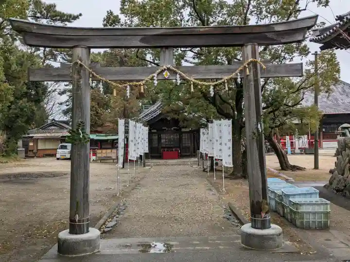 冨吉建速神社・八劔社(須成神社)の{uncategorized: "未分類", other: "その他", undefined: "問題あり", building: "その他建物", grave: "お墓", sacred_gate: "鳥居", guardian: "狛犬", statue: "像", buddha: "仏像", history: "歴史", nature: "自然", garden: "庭園", animal: "動物", pagoda: "塔", temizu: "手水舎", mountain_gate: "山門・神門", sanctuary: "本殿・本堂", subordinate: "末社・摂社", art: "芸術", scenery: "景色", jizo: "地蔵", ema: "絵馬", goshuin: "御朱印", omikuji: "おみくじ", items: "授与品その他", amulet: "お守り", goshuincho: "御朱印帳", eats: "食事", festival: "お祭り", votive_dance: "神楽", shichigosan: "七五三参", wedding: "結婚式", experience: "体験その他", initially: "初詣", around: "周辺", anti_infection: "感染症対策"}