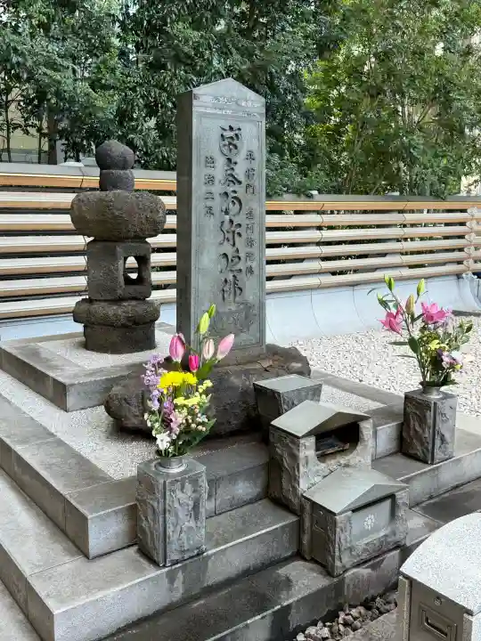 将門塚の{uncategorized: "未分類", other: "その他", undefined: "問題あり", building: "その他建物", grave: "お墓", sacred_gate: "鳥居", guardian: "狛犬", statue: "像", buddha: "仏像", history: "歴史", nature: "自然", garden: "庭園", animal: "動物", pagoda: "塔", temizu: "手水舎", mountain_gate: "山門・神門", sanctuary: "本殿・本堂", subordinate: "末社・摂社", art: "芸術", scenery: "景色", jizo: "地蔵", ema: "絵馬", goshuin: "御朱印", omikuji: "おみくじ", items: "授与品その他", amulet: "お守り", goshuincho: "御朱印帳", eats: "食事", festival: "お祭り", votive_dance: "神楽", shichigosan: "七五三参", wedding: "結婚式", experience: "体験その他", initially: "初詣", around: "周辺", anti_infection: "感染症対策"}