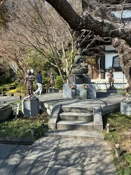 長谷寺の{uncategorized: "未分類", other: "その他", undefined: "問題あり", building: "その他建物", grave: "お墓", sacred_gate: "鳥居", guardian: "狛犬", statue: "像", buddha: "仏像", history: "歴史", nature: "自然", garden: "庭園", animal: "動物", pagoda: "塔", temizu: "手水舎", mountain_gate: "山門・神門", sanctuary: "本殿・本堂", subordinate: "末社・摂社", art: "芸術", scenery: "景色", jizo: "地蔵", ema: "絵馬", goshuin: "御朱印", omikuji: "おみくじ", items: "授与品その他", amulet: "お守り", goshuincho: "御朱印帳", eats: "食事", festival: "お祭り", votive_dance: "神楽", shichigosan: "七五三参", wedding: "結婚式", experience: "体験その他", initially: "初詣", around: "周辺", anti_infection: "感染症対策"}