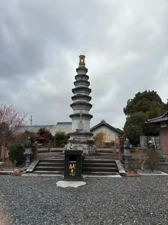 江西寺(祈願だるま寺)の{uncategorized: "未分類", other: "その他", undefined: "問題あり", building: "その他建物", grave: "お墓", sacred_gate: "鳥居", guardian: "狛犬", statue: "像", buddha: "仏像", history: "歴史", nature: "自然", garden: "庭園", animal: "動物", pagoda: "塔", temizu: "手水舎", mountain_gate: "山門・神門", sanctuary: "本殿・本堂", subordinate: "末社・摂社", art: "芸術", scenery: "景色", jizo: "地蔵", ema: "絵馬", goshuin: "御朱印", omikuji: "おみくじ", items: "授与品その他", amulet: "お守り", goshuincho: "御朱印帳", eats: "食事", festival: "お祭り", votive_dance: "神楽", shichigosan: "七五三参", wedding: "結婚式", experience: "体験その他", initially: "初詣", around: "周辺", anti_infection: "感染症対策"}