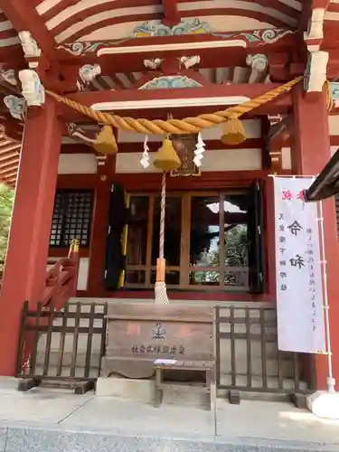 柏諏訪神社の本殿