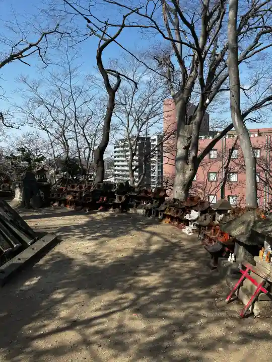 祓ケ崎稲荷神社の{uncategorized: "未分類", other: "その他", undefined: "問題あり", building: "その他建物", grave: "お墓", sacred_gate: "鳥居", guardian: "狛犬", statue: "像", buddha: "仏像", history: "歴史", nature: "自然", garden: "庭園", animal: "動物", pagoda: "塔", temizu: "手水舎", mountain_gate: "山門・神門", sanctuary: "本殿・本堂", subordinate: "末社・摂社", art: "芸術", scenery: "景色", jizo: "地蔵", ema: "絵馬", goshuin: "御朱印", omikuji: "おみくじ", items: "授与品その他", amulet: "お守り", goshuincho: "御朱印帳", eats: "食事", festival: "お祭り", votive_dance: "神楽", shichigosan: "七五三参", wedding: "結婚式", experience: "体験その他", initially: "初詣", around: "周辺", anti_infection: "感染症対策"}