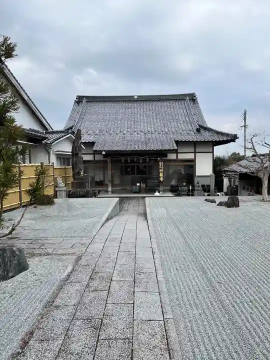 明観寺の本殿・本堂