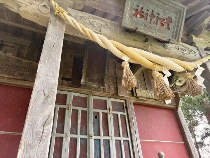 貴船神社の{uncategorized: "未分類", other: "その他", undefined: "問題あり", building: "その他建物", grave: "お墓", sacred_gate: "鳥居", guardian: "狛犬", statue: "像", buddha: "仏像", history: "歴史", nature: "自然", garden: "庭園", animal: "動物", pagoda: "塔", temizu: "手水舎", mountain_gate: "山門・神門", sanctuary: "本殿・本堂", subordinate: "末社・摂社", art: "芸術", scenery: "景色", jizo: "地蔵", ema: "絵馬", goshuin: "御朱印", omikuji: "おみくじ", items: "授与品その他", amulet: "お守り", goshuincho: "御朱印帳", eats: "食事", festival: "お祭り", votive_dance: "神楽", shichigosan: "七五三参", wedding: "結婚式", experience: "体験その他", initially: "初詣", around: "周辺", anti_infection: "感染症対策"}