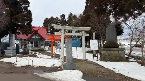 東開発稲荷神社の{uncategorized: "未分類", other: "その他", undefined: "問題あり", building: "その他建物", grave: "お墓", sacred_gate: "鳥居", guardian: "狛犬", statue: "像", buddha: "仏像", history: "歴史", nature: "自然", garden: "庭園", animal: "動物", pagoda: "塔", temizu: "手水舎", mountain_gate: "山門・神門", sanctuary: "本殿・本堂", subordinate: "末社・摂社", art: "芸術", scenery: "景色", jizo: "地蔵", ema: "絵馬", goshuin: "御朱印", omikuji: "おみくじ", items: "授与品その他", amulet: "お守り", goshuincho: "御朱印帳", eats: "食事", festival: "お祭り", votive_dance: "神楽", shichigosan: "七五三参", wedding: "結婚式", experience: "体験その他", initially: "初詣", around: "周辺", anti_infection: "感染症対策"}