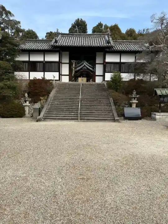 叡福寺の{uncategorized: "未分類", other: "その他", undefined: "問題あり", building: "その他建物", grave: "お墓", sacred_gate: "鳥居", guardian: "狛犬", statue: "像", buddha: "仏像", history: "歴史", nature: "自然", garden: "庭園", animal: "動物", pagoda: "塔", temizu: "手水舎", mountain_gate: "山門・神門", sanctuary: "本殿・本堂", subordinate: "末社・摂社", art: "芸術", scenery: "景色", jizo: "地蔵", ema: "絵馬", goshuin: "御朱印", omikuji: "おみくじ", items: "授与品その他", amulet: "お守り", goshuincho: "御朱印帳", eats: "食事", festival: "お祭り", votive_dance: "神楽", shichigosan: "七五三参", wedding: "結婚式", experience: "体験その他", initially: "初詣", around: "周辺", anti_infection: "感染症対策"}