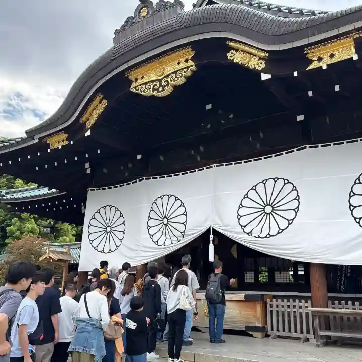 靖國神社の{uncategorized: "未分類", other: "その他", undefined: "問題あり", building: "その他建物", grave: "お墓", sacred_gate: "鳥居", guardian: "狛犬", statue: "像", buddha: "仏像", history: "歴史", nature: "自然", garden: "庭園", animal: "動物", pagoda: "塔", temizu: "手水舎", mountain_gate: "山門・神門", sanctuary: "本殿・本堂", subordinate: "末社・摂社", art: "芸術", scenery: "景色", jizo: "地蔵", ema: "絵馬", goshuin: "御朱印", omikuji: "おみくじ", items: "授与品その他", amulet: "お守り", goshuincho: "御朱印帳", eats: "食事", festival: "お祭り", votive_dance: "神楽", shichigosan: "七五三参", wedding: "結婚式", experience: "体験その他", initially: "初詣", around: "周辺", anti_infection: "感染症対策"}
