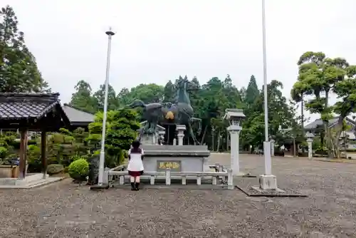 苗村神社の像