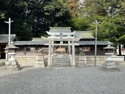 八幡神社(水口町新城)の{uncategorized: "未分類", other: "その他", undefined: "問題あり", building: "その他建物", grave: "お墓", sacred_gate: "鳥居", guardian: "狛犬", statue: "像", buddha: "仏像", history: "歴史", nature: "自然", garden: "庭園", animal: "動物", pagoda: "塔", temizu: "手水舎", mountain_gate: "山門・神門", sanctuary: "本殿・本堂", subordinate: "末社・摂社", art: "芸術", scenery: "景色", jizo: "地蔵", ema: "絵馬", goshuin: "御朱印", omikuji: "おみくじ", items: "授与品その他", amulet: "お守り", goshuincho: "御朱印帳", eats: "食事", festival: "お祭り", votive_dance: "神楽", shichigosan: "七五三参", wedding: "結婚式", experience: "体験その他", initially: "初詣", around: "周辺", anti_infection: "感染症対策"}