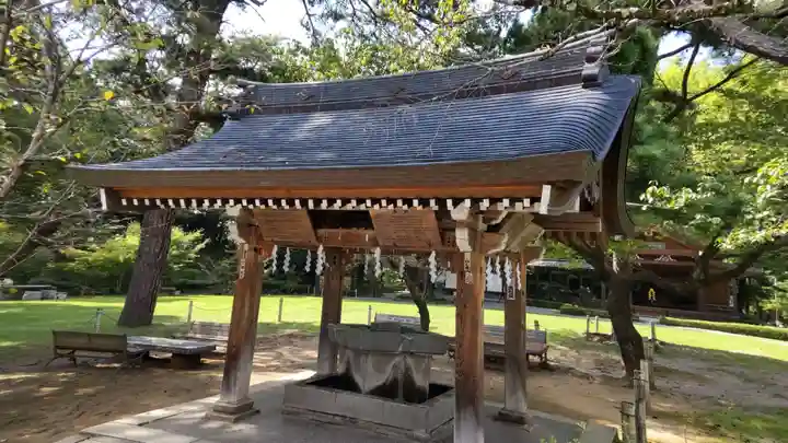 武田神社の手水舎