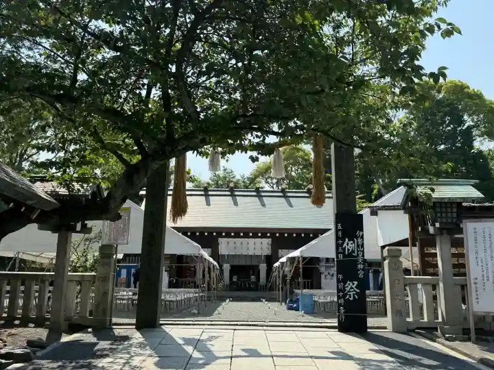 伊勢山皇大神宮の{uncategorized: "未分類", other: "その他", undefined: "問題あり", building: "その他建物", grave: "お墓", sacred_gate: "鳥居", guardian: "狛犬", statue: "像", buddha: "仏像", history: "歴史", nature: "自然", garden: "庭園", animal: "動物", pagoda: "塔", temizu: "手水舎", mountain_gate: "山門・神門", sanctuary: "本殿・本堂", subordinate: "末社・摂社", art: "芸術", scenery: "景色", jizo: "地蔵", ema: "絵馬", goshuin: "御朱印", omikuji: "おみくじ", items: "授与品その他", amulet: "お守り", goshuincho: "御朱印帳", eats: "食事", festival: "お祭り", votive_dance: "神楽", shichigosan: "七五三参", wedding: "結婚式", experience: "体験その他", initially: "初詣", around: "周辺", anti_infection: "感染症対策"}