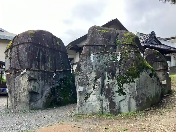 三ツ石神社(岩手県)