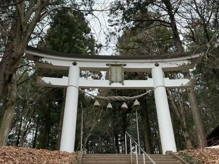 宝登山神社奥宮の{uncategorized: "未分類", other: "その他", undefined: "問題あり", building: "その他建物", grave: "お墓", sacred_gate: "鳥居", guardian: "狛犬", statue: "像", buddha: "仏像", history: "歴史", nature: "自然", garden: "庭園", animal: "動物", pagoda: "塔", temizu: "手水舎", mountain_gate: "山門・神門", sanctuary: "本殿・本堂", subordinate: "末社・摂社", art: "芸術", scenery: "景色", jizo: "地蔵", ema: "絵馬", goshuin: "御朱印", omikuji: "おみくじ", items: "授与品その他", amulet: "お守り", goshuincho: "御朱印帳", eats: "食事", festival: "お祭り", votive_dance: "神楽", shichigosan: "七五三参", wedding: "結婚式", experience: "体験その他", initially: "初詣", around: "周辺", anti_infection: "感染症対策"}