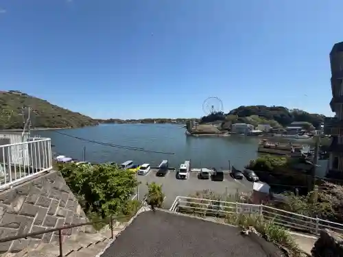 舘山寺の{uncategorized: "未分類", other: "その他", undefined: "問題あり", building: "その他建物", grave: "お墓", sacred_gate: "鳥居", guardian: "狛犬", statue: "像", buddha: "仏像", history: "歴史", nature: "自然", garden: "庭園", animal: "動物", pagoda: "塔", temizu: "手水舎", mountain_gate: "山門・神門", sanctuary: "本殿・本堂", subordinate: "末社・摂社", art: "芸術", scenery: "景色", jizo: "地蔵", ema: "絵馬", goshuin: "御朱印", omikuji: "おみくじ", items: "授与品その他", amulet: "お守り", goshuincho: "御朱印帳", eats: "食事", festival: "お祭り", votive_dance: "神楽", shichigosan: "七五三参", wedding: "結婚式", experience: "体験その他", initially: "初詣", around: "周辺", anti_infection: "感染症対策"}