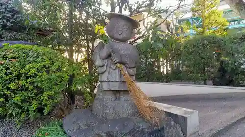 月窓寺の像