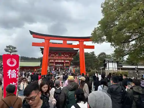 伏見稲荷大社の{uncategorized: "未分類", other: "その他", undefined: "問題あり", building: "その他建物", grave: "お墓", sacred_gate: "鳥居", guardian: "狛犬", statue: "像", buddha: "仏像", history: "歴史", nature: "自然", garden: "庭園", animal: "動物", pagoda: "塔", temizu: "手水舎", mountain_gate: "山門・神門", sanctuary: "本殿・本堂", subordinate: "末社・摂社", art: "芸術", scenery: "景色", jizo: "地蔵", ema: "絵馬", goshuin: "御朱印", omikuji: "おみくじ", items: "授与品その他", amulet: "お守り", goshuincho: "御朱印帳", eats: "食事", festival: "お祭り", votive_dance: "神楽", shichigosan: "七五三参", wedding: "結婚式", experience: "体験その他", initially: "初詣", around: "周辺", anti_infection: "感染症対策"}
