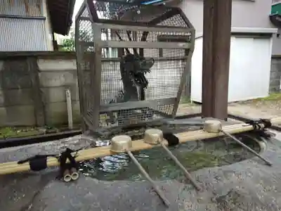 神明社の手水舎